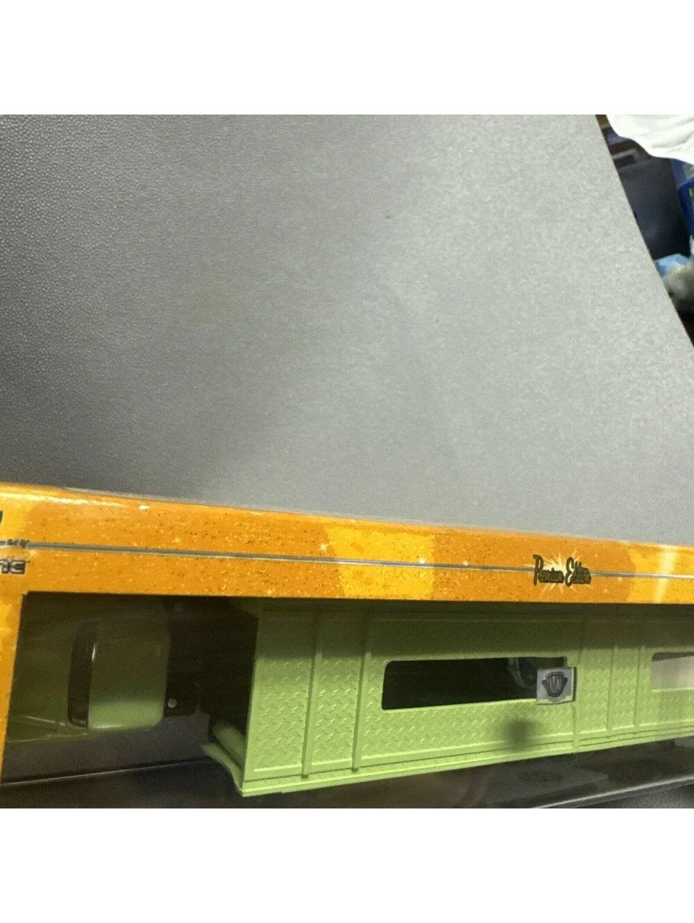 1:64 M2 Auto-Haulers 1958 Chevrolet LCF & 1960 VW Microbus 15 Window USA Model